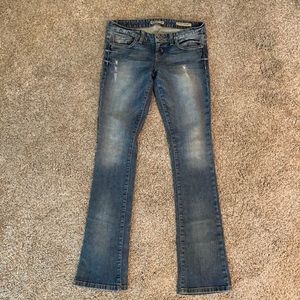 Guess distressed denim 👖